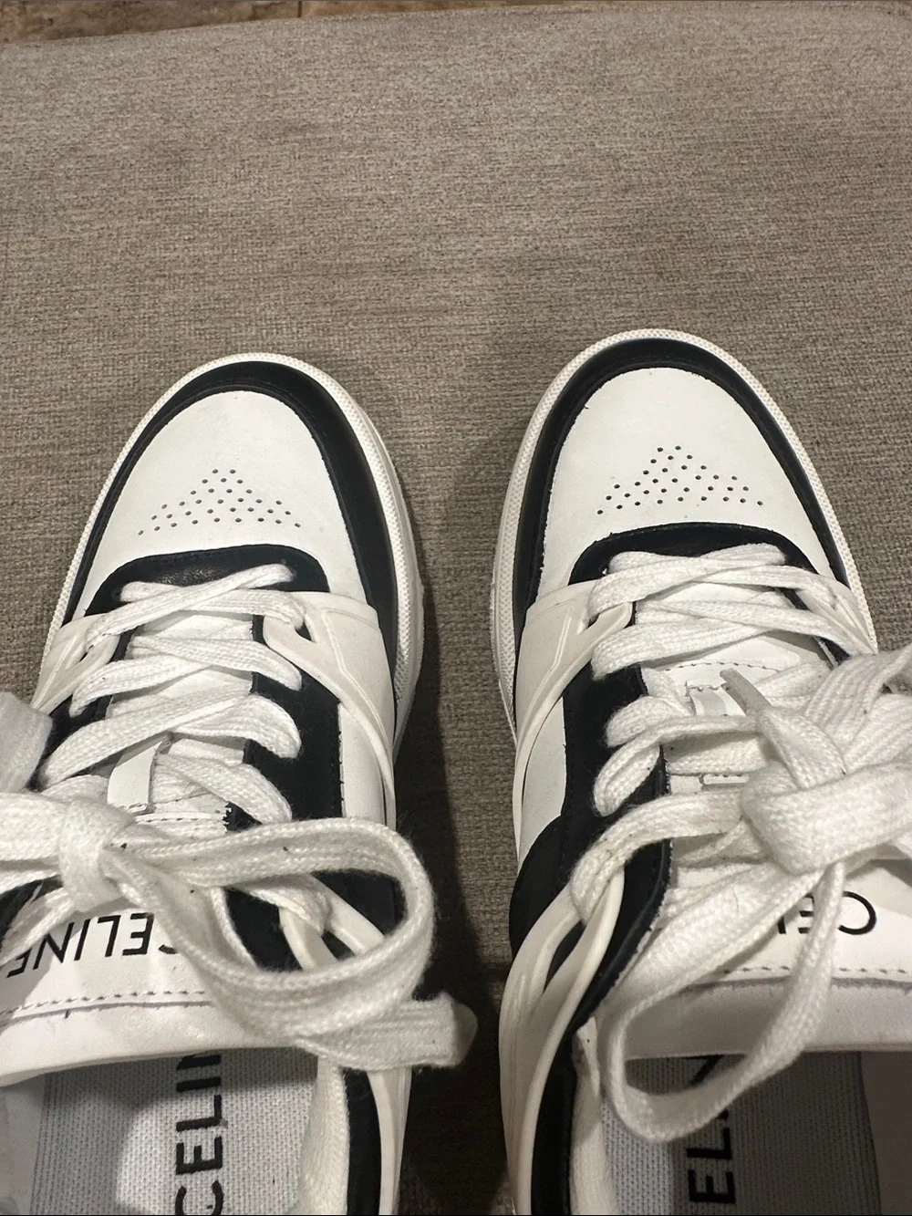 Clearance Classic Sneakers in White and Black size 36